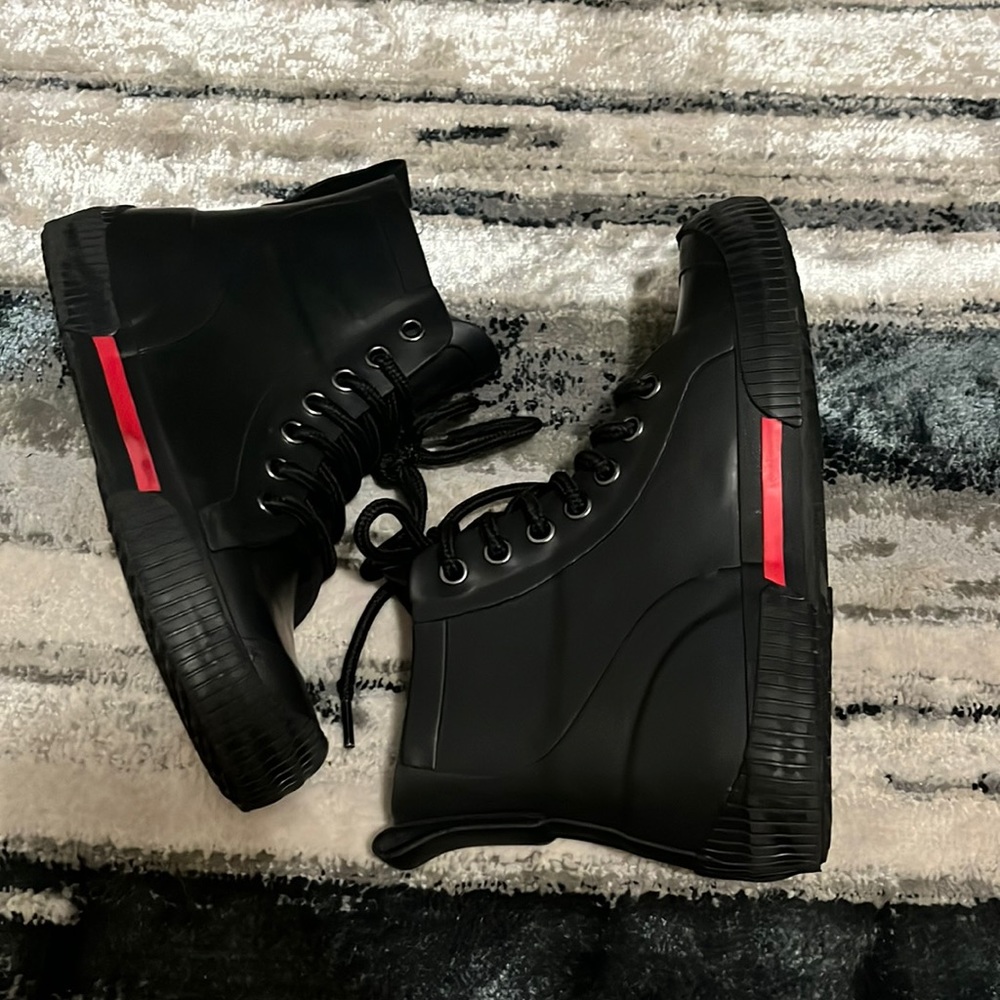 Boys Art Class black Winter boots sz 2